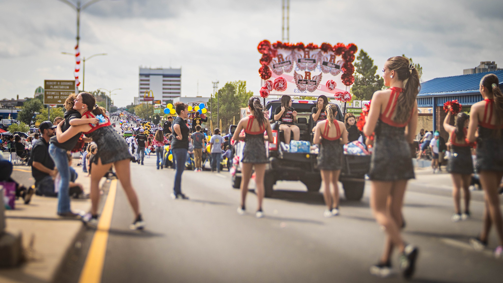 Roswell parade hug's image